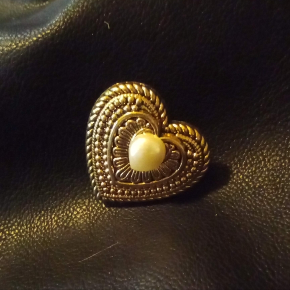 Gold Heart-Shaped Brooch with Pearl Accent - Picture 2 of 3